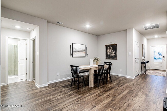 Building Photo - 125 Lake Ridge Dr