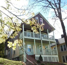Building Photo - 4 Bedroom Duplex Close to Campus! - 6/1/26