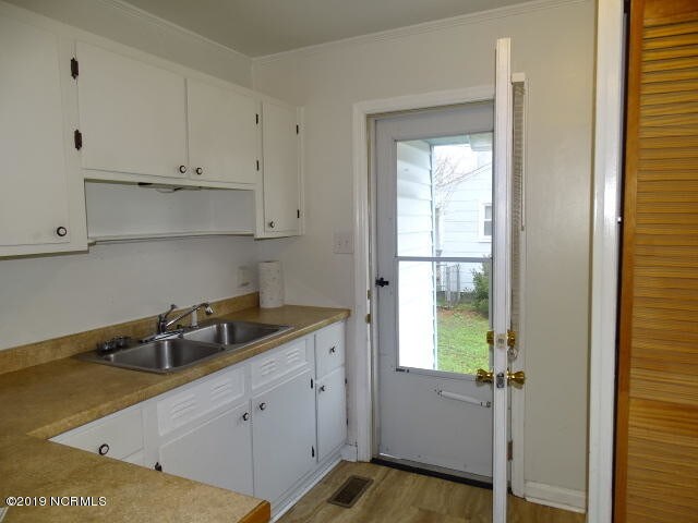 Building Photo - 406 Nelson Dr