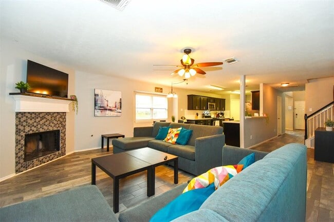 Building Photo - 11007 Shumard Oak Ct