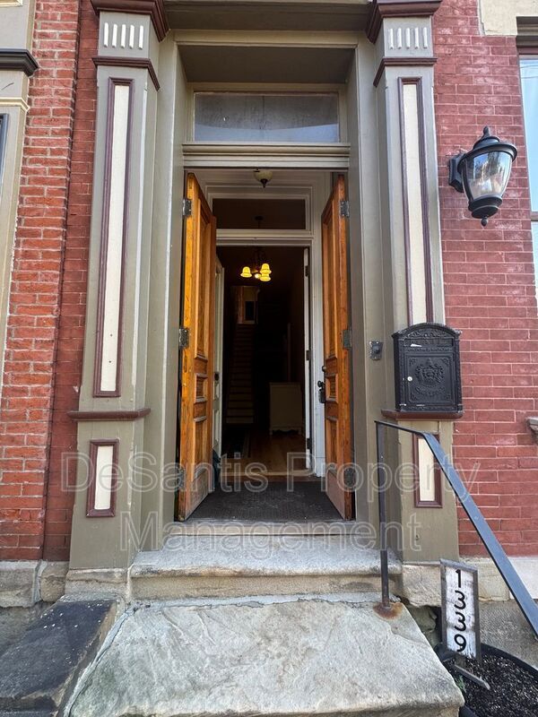 Building Photo - 1339 W North Ave