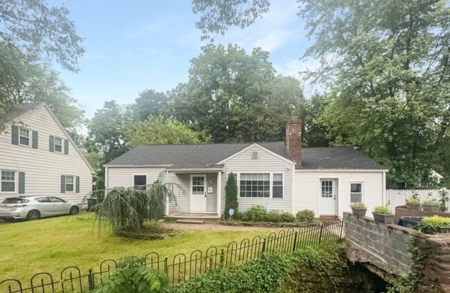 Primary Photo - 813 Mountain Ave