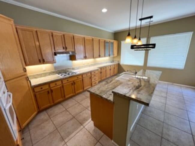 Building Photo - Stunning 2 bedroom Single-Story Home on Me...