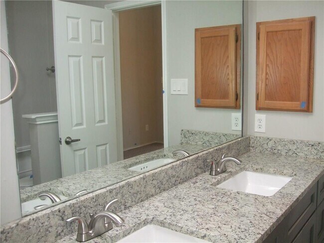 Building Photo - 505 Picketts Dr