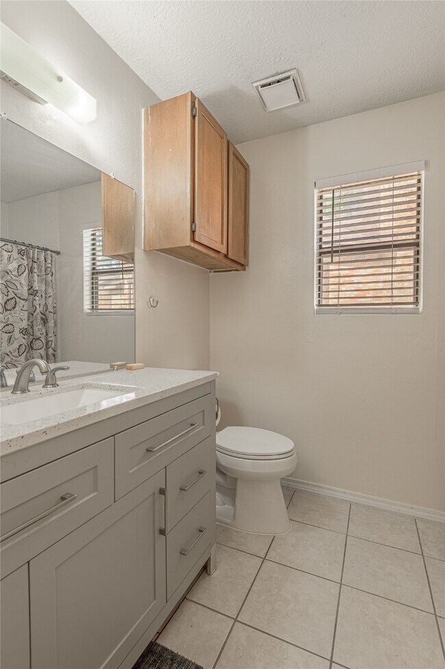 Building Photo - 2521 Crosstimbers Dr