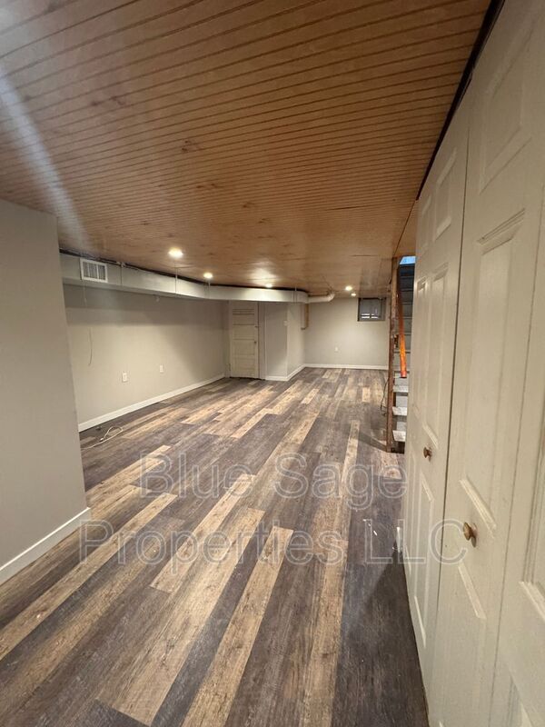 Building Photo - 1411 Lawrence Rd