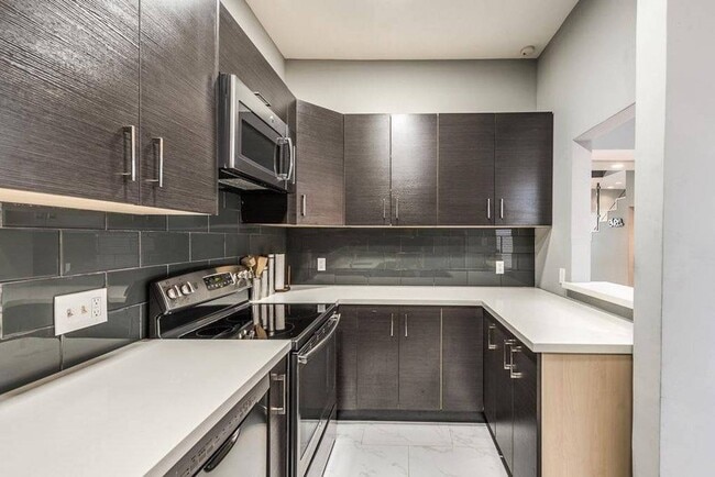 Building Photo - 204 Marshall St