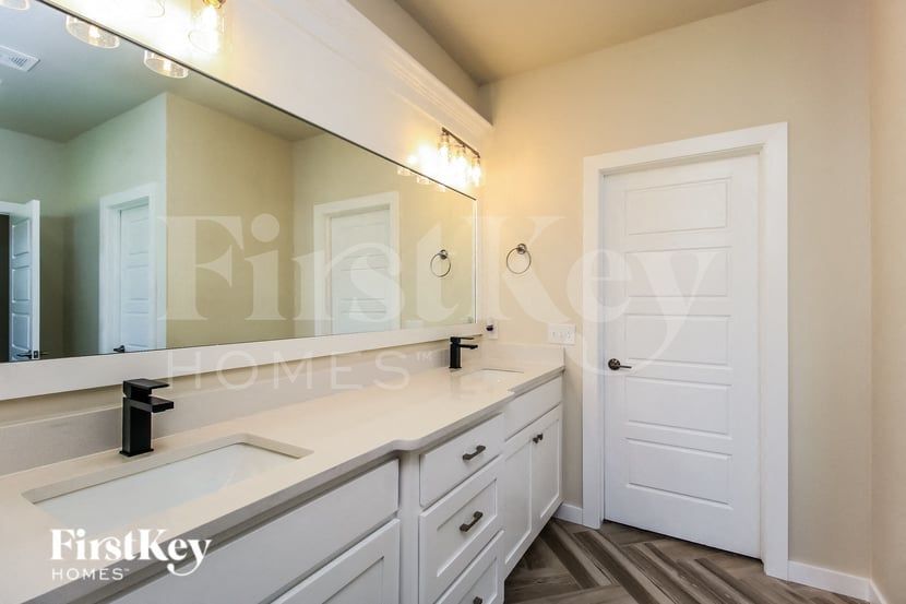 Building Photo - 847 Acorn Bnd