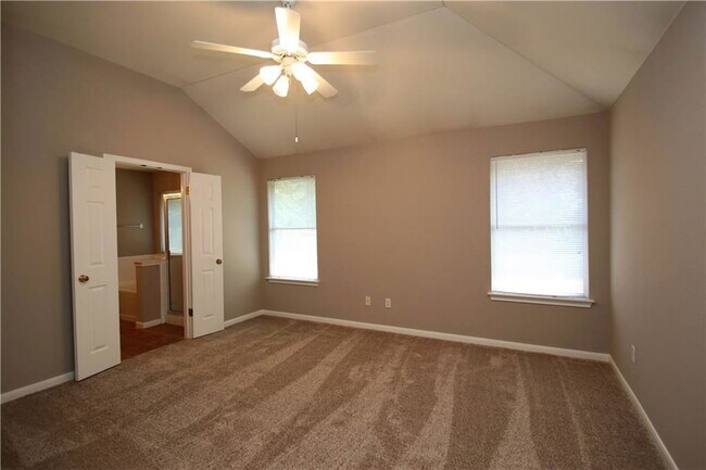 Building Photo - 207 River Crossing Trail