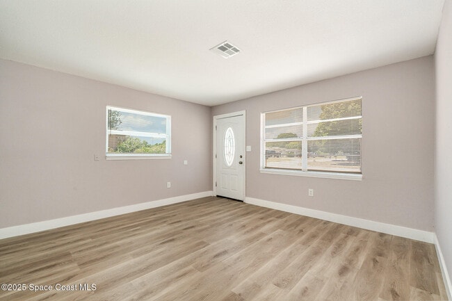 Building Photo - 1497 Breeze Ln