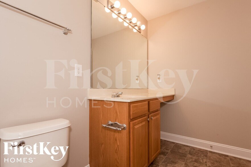 Building Photo - 10620 Bur Oak Dr