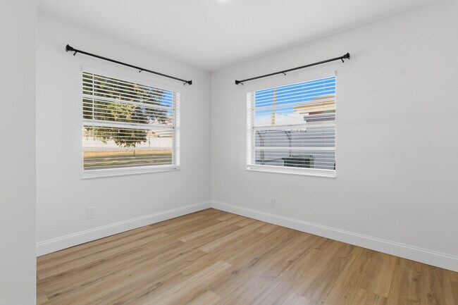 Building Photo - 4420 W Carmen St