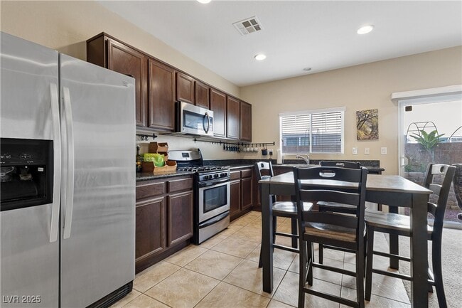 Building Photo - 10742 Leatherstocking Ave