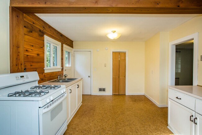 Building Photo - Great 1 bed, 1 bath home