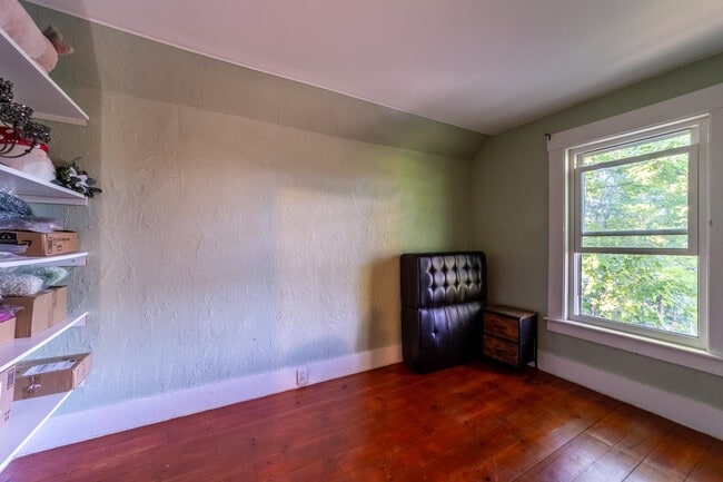 Building Photo - 66 Lyford St