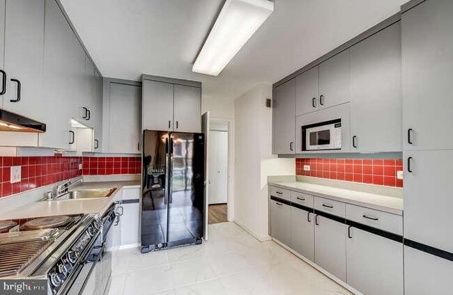 Building Photo - 5 Cross Keys Rd