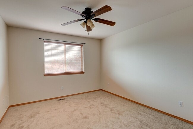 Building Photo - 4 Bedroom 2.5 bath Home in Cherry Hill