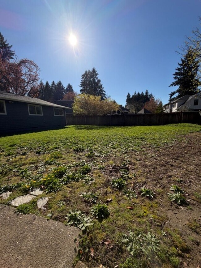 Building Photo - 18021 SW Tualata Ave