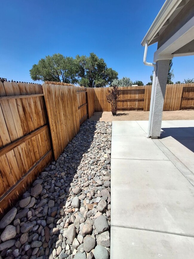 Building Photo - Newer 4 Bedroom Home, 3 car garage