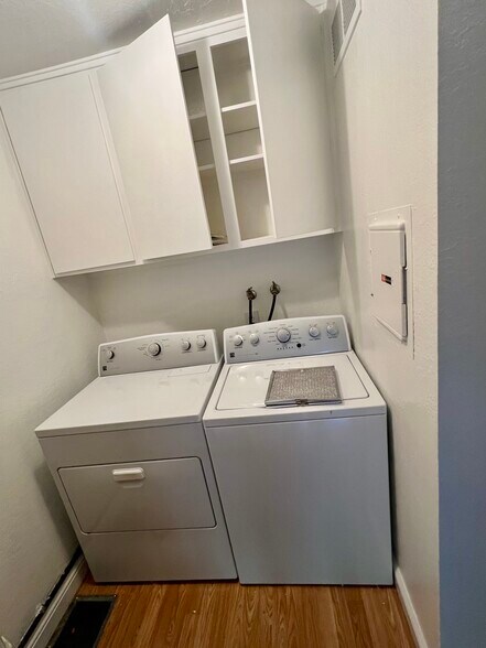 Building Photo - 133 Lawnview Cir