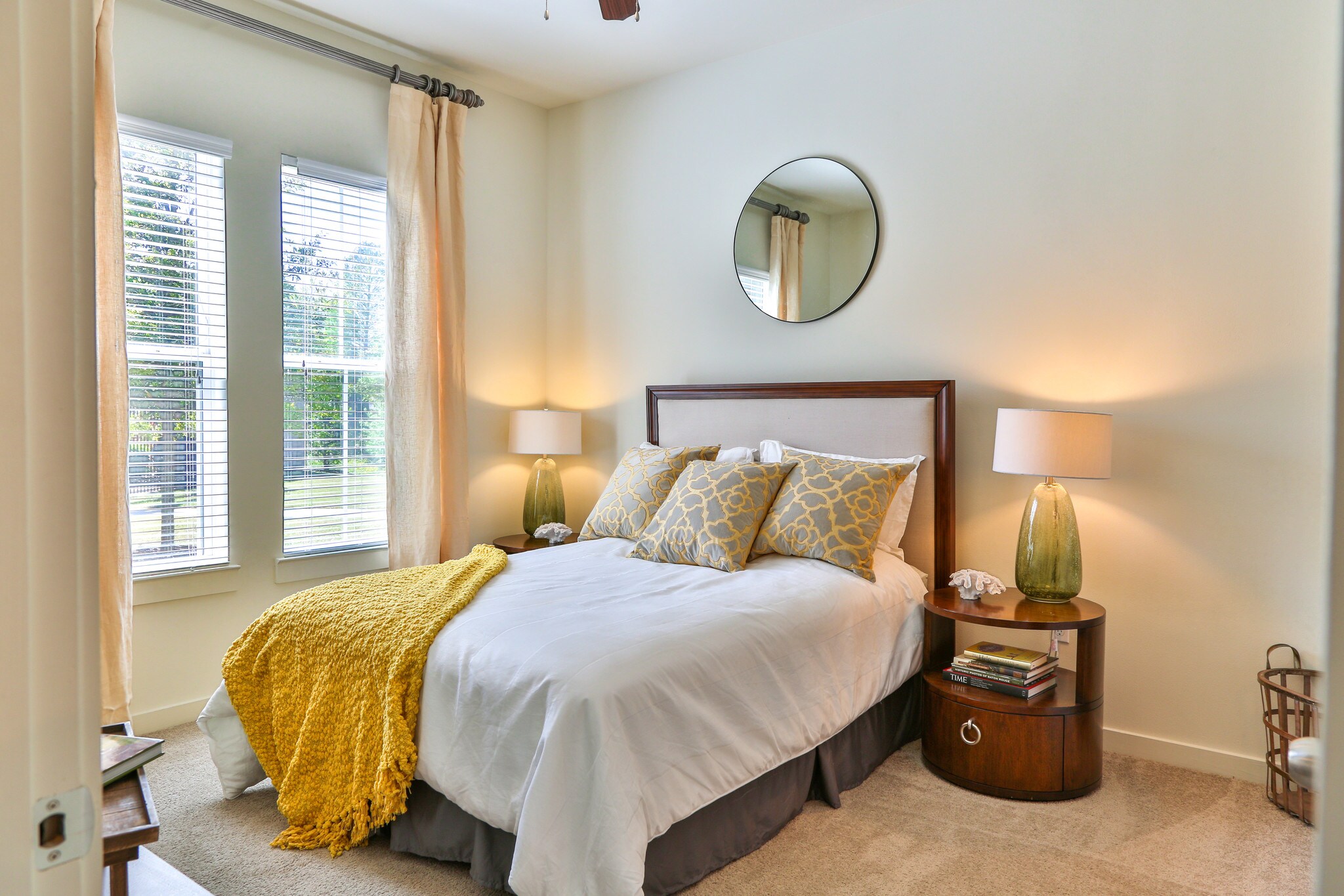 Building Photo - The District Apartments