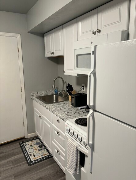 Building Photo - 10116 Comanche Rd NE