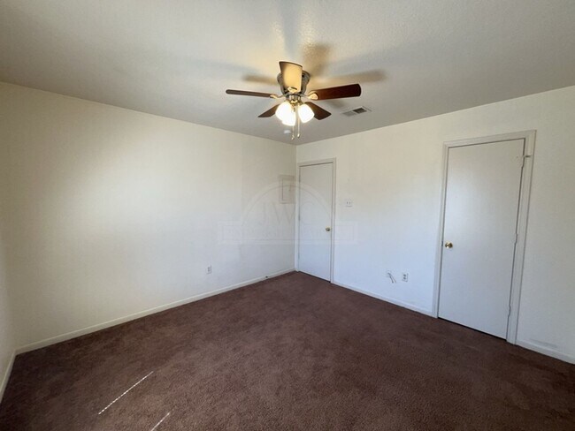 Building Photo - 1006 Circle M Dr