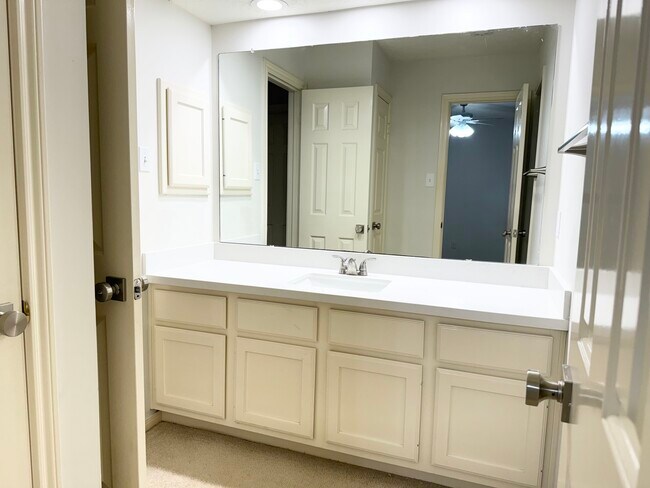 Building Photo - 4226 Roaring Rapids Dr