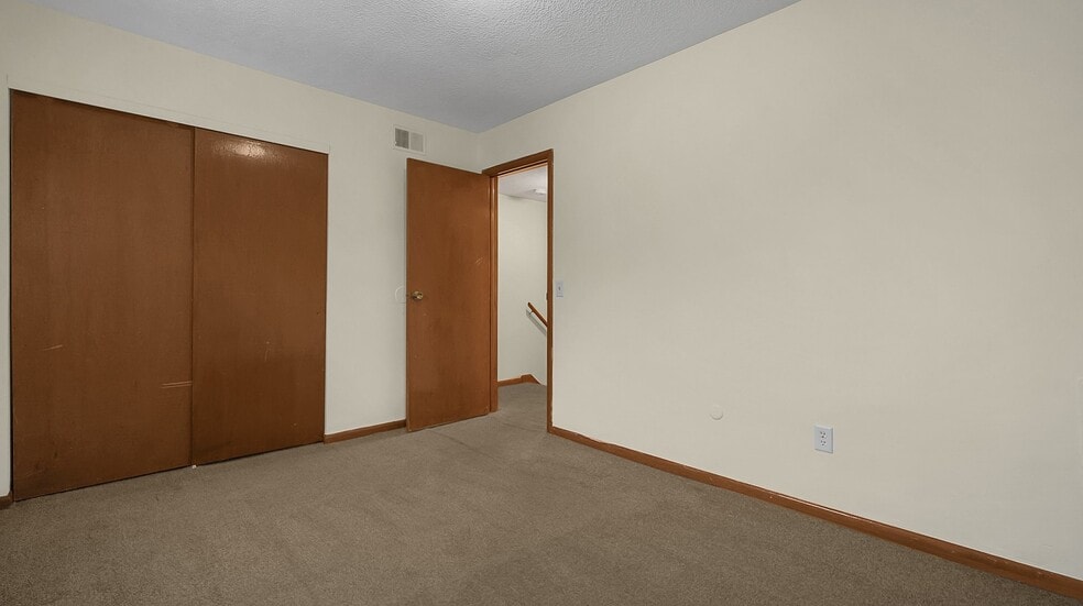 Building Photo - 3042 Sandridge Ave
