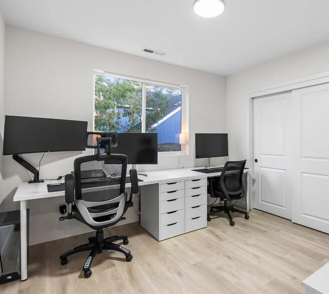Building Photo - 11246 SW 53rd Ave