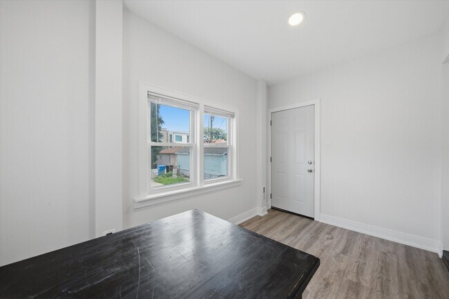 Building Photo - 3244 W 62nd Pl