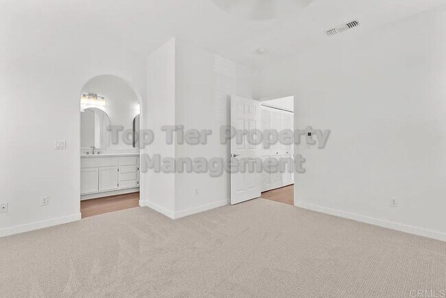 Building Photo - ***Beautiful Like-New 2 bed / 2.5 bath / 1...