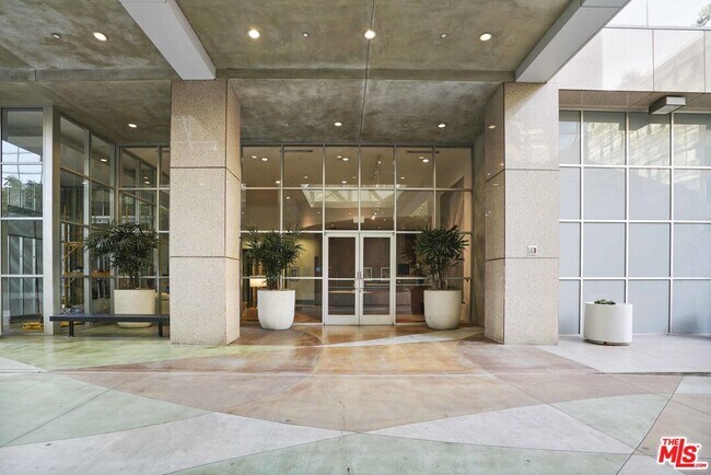 Building Photo - 801S S Grand Ave