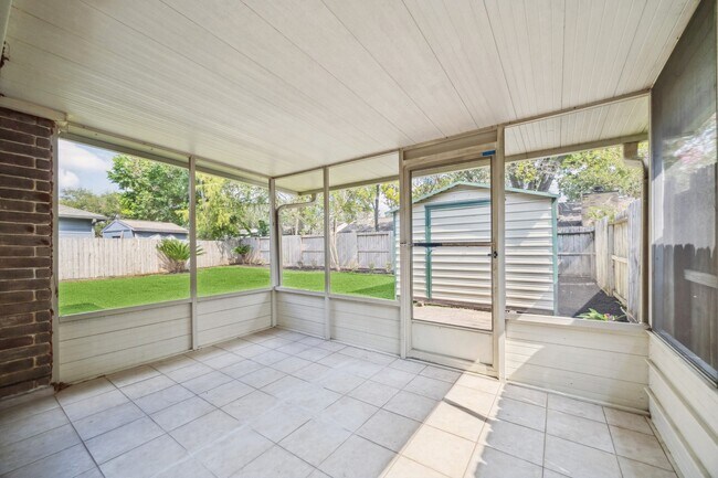 Building Photo - 3923 Windmill St