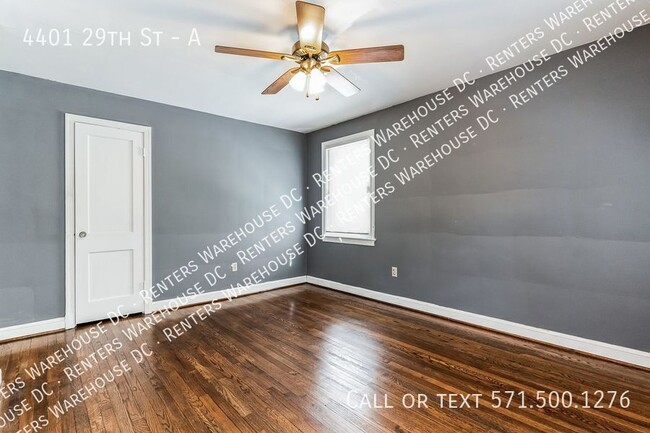 Building Photo - Spacious, well-maintained 2 level 3Bd/2Bth...