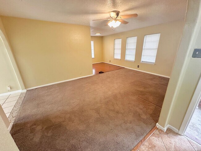 Building Photo - AVAILABLE NOW!