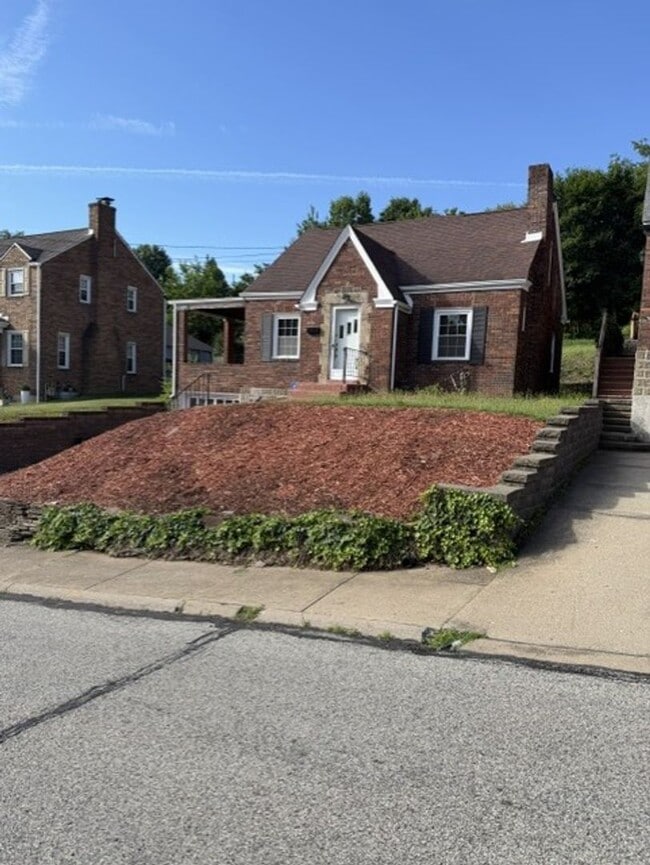 Building Photo - 222 Wainwright Ave