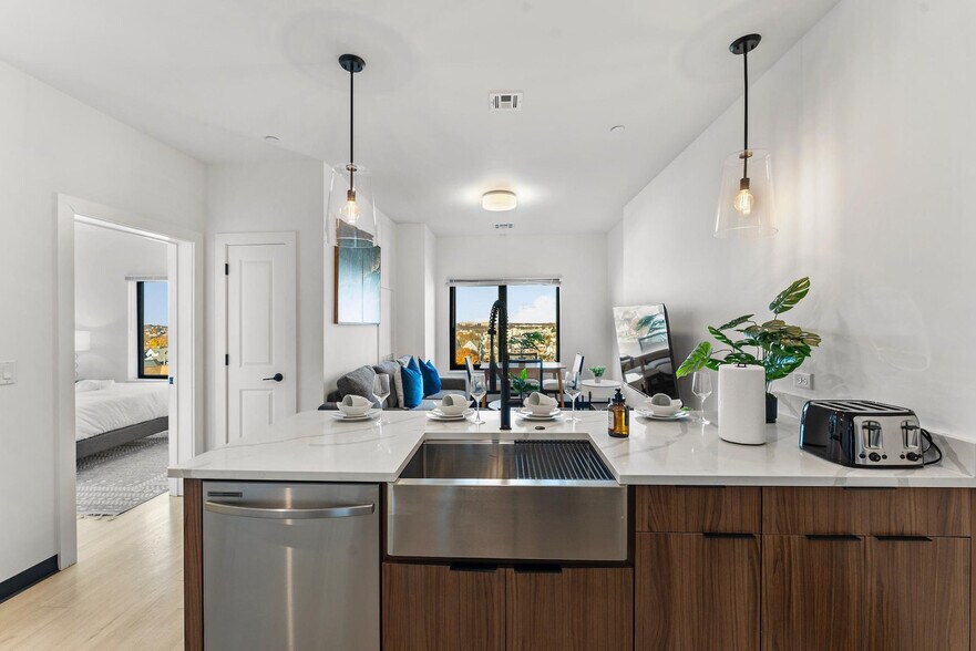 Building Photo - 600 Broadway-SI ID1240311P