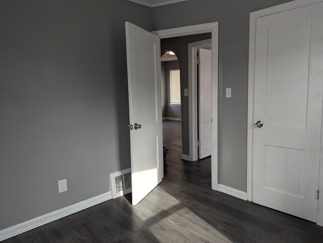 Building Photo - 1266 Magnolia Ave