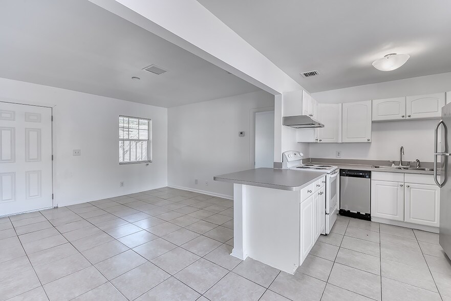 Building Photo - The Charmer Apartments