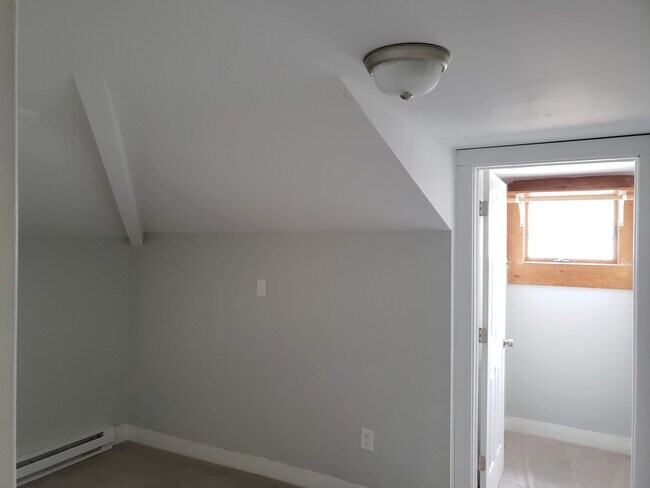 Building Photo - 64 Marlborough St