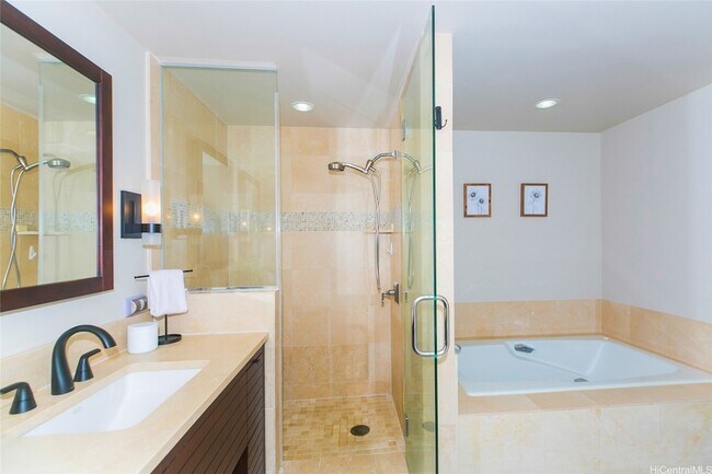 Building Photo - 1551 Ala Wai Blvd