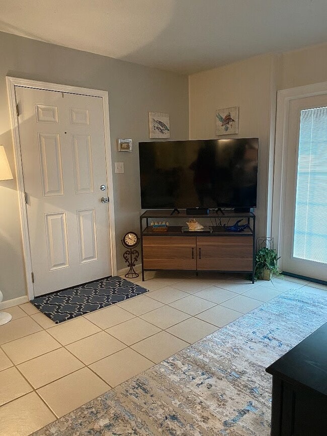 Building Photo - 2100 W Beach Dr