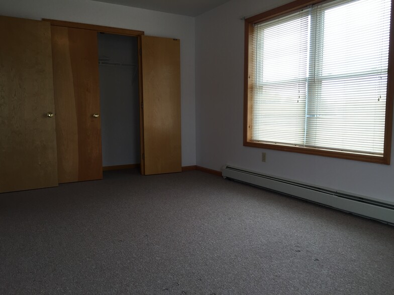 Building Photo - 10 Lyon Ln