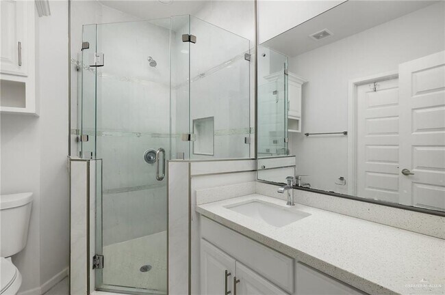 Building Photo - 2323 Corales St