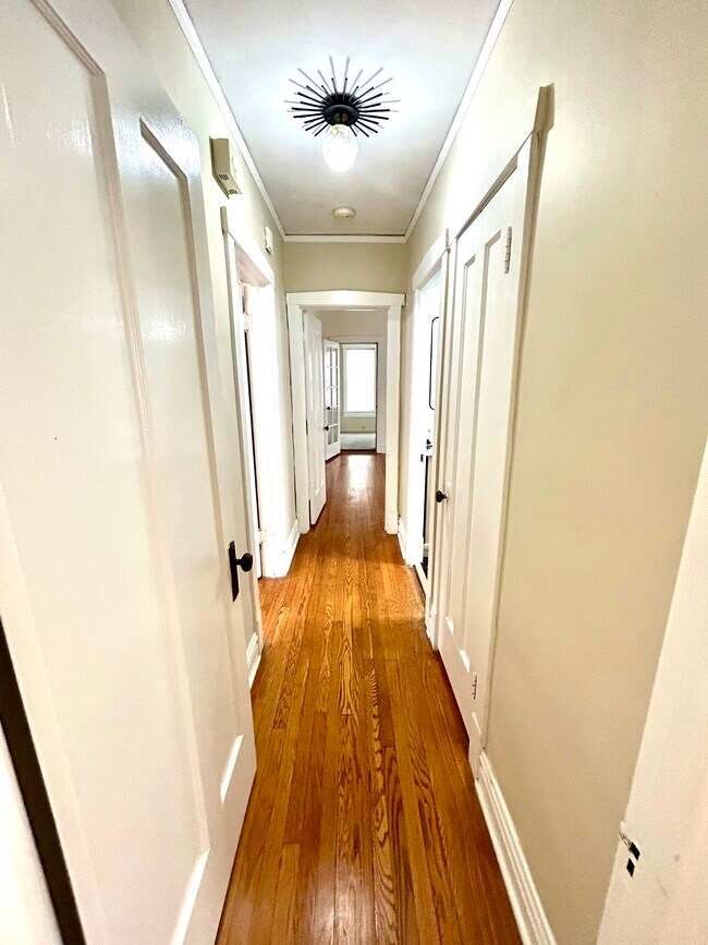 Hallway - 425 N Maple Ave