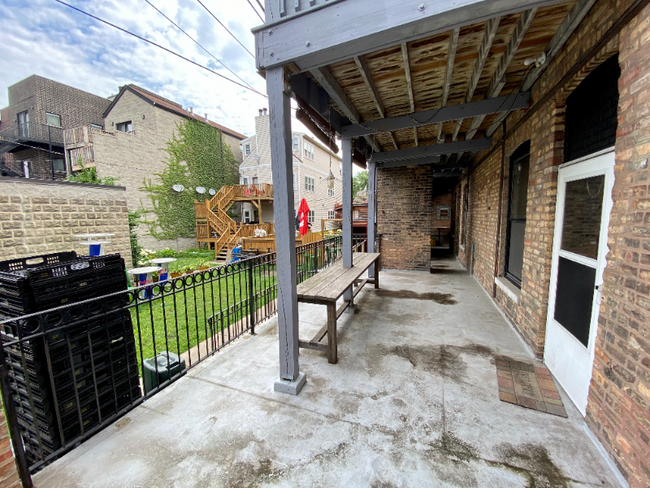 Building Photo - 1210 W Nelson St