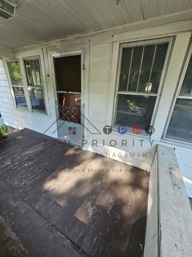 Building Photo - 2 Bedroom | 1 Bathroom Single Family Home ...