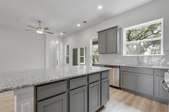 Building Photo - 126 Reveille Dr