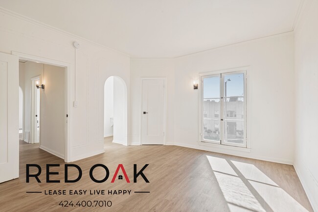 Building Photo - Gorgeous One Bedroom with High Ceilings, L...